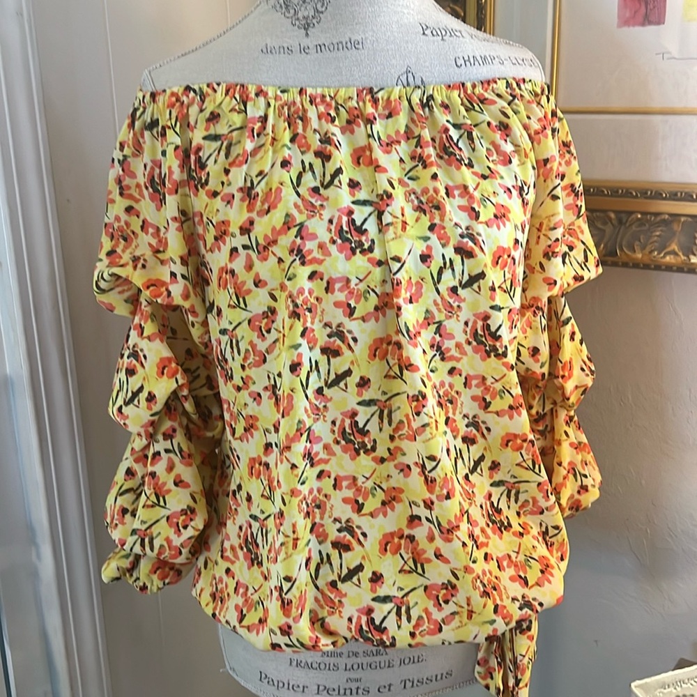 Vince Camuto off shoulder Floral top size M
